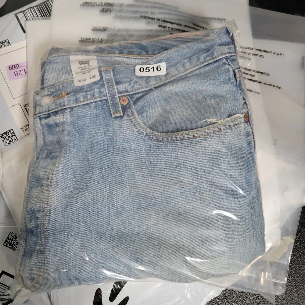 Levi's 501 Original Fit Jeans Mens 40x32 Light Wash Blue Straight Button Fly